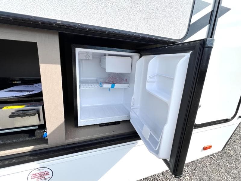 2026 East To West 2026 East To West Alta Toy Hauler - thumbnail 15