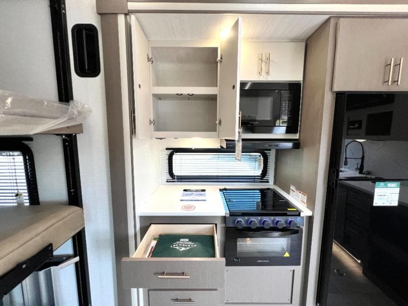 2026 East To West 2026 East To West Alta Toy Hauler - thumbnail 20