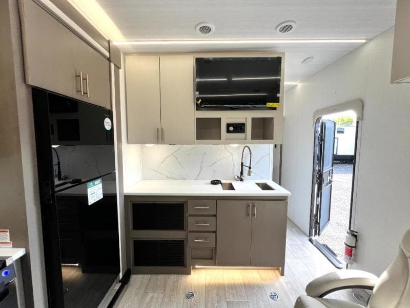 2026 East To West 2026 East To West Alta Toy Hauler - thumbnail 27