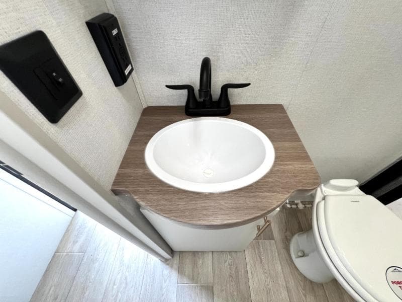 2026 East To West 2026 East To West Alta Toy Hauler - thumbnail 37