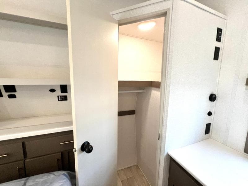 2026 East To West 2026 East To West Alta Toy Hauler - thumbnail 41