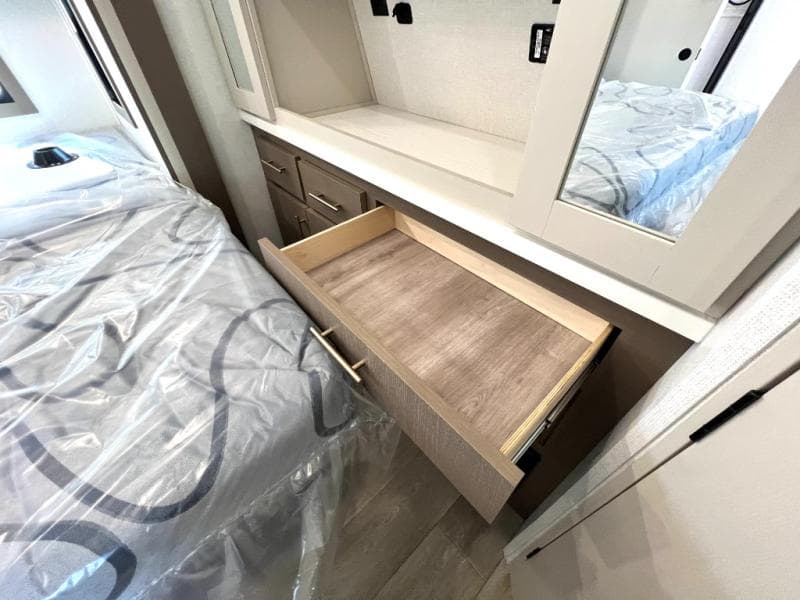 2026 East To West 2026 East To West Alta Toy Hauler - thumbnail 43