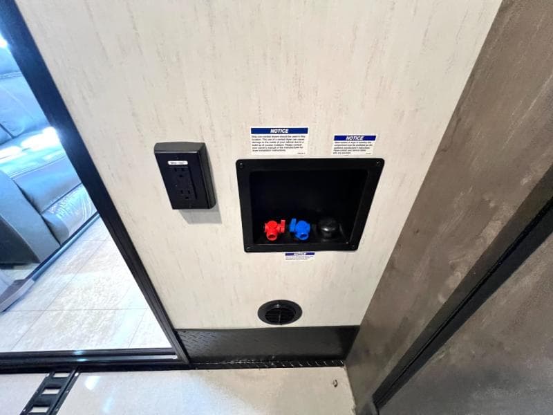 2022 Forest River 2022 Forest River Vengeance Rogue Armored - thumbnail 3