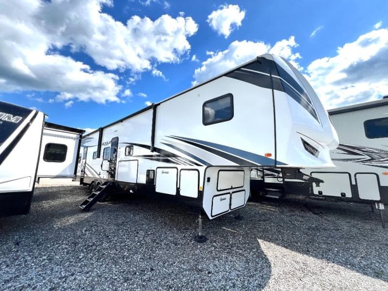 2022 Forest River 2022 Forest River Vengeance Rogue Armored - thumbnail 5