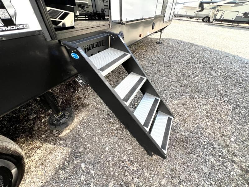 2022 Forest River 2022 Forest River Vengeance Rogue Armored - thumbnail 16