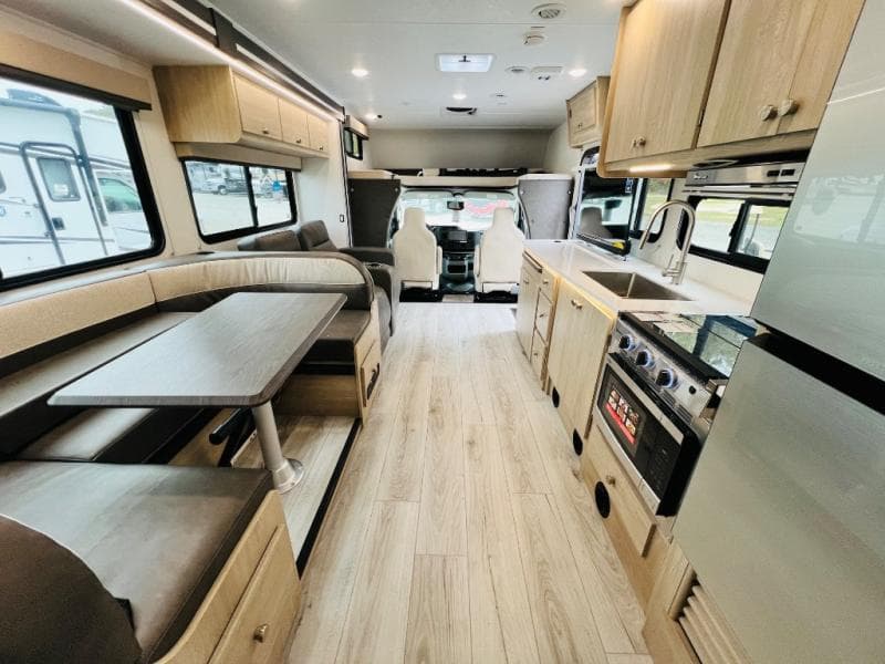 2026 Coachmen 2026 Coachmen Leprechaun - thumbnail 4