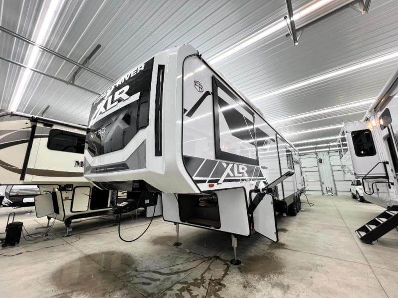 2026 Forest River 2026 Forest River Xlr Nitro Toy Hauler - thumbnail 5