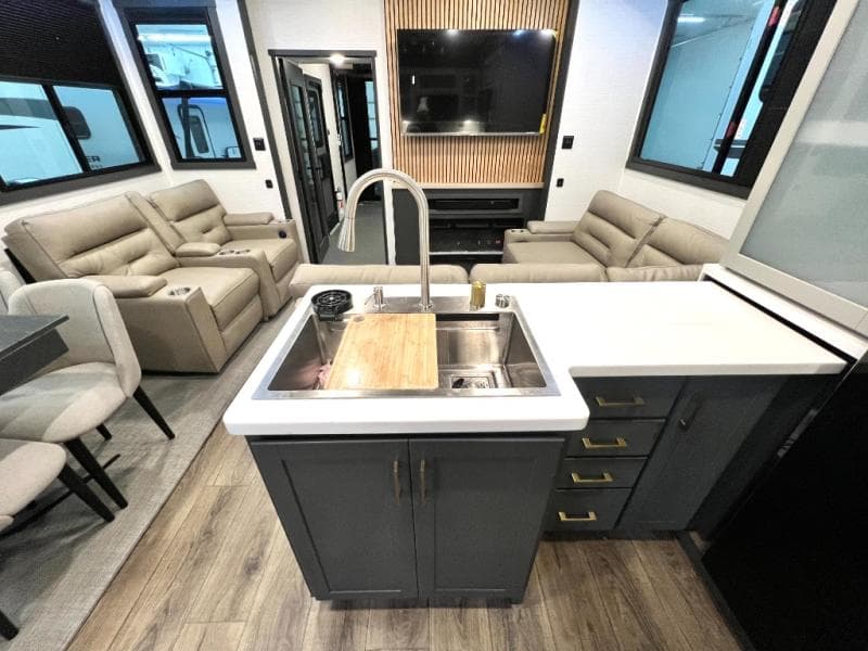 2026 Forest River 2026 Forest River Xlr Nitro Toy Hauler - thumbnail 17