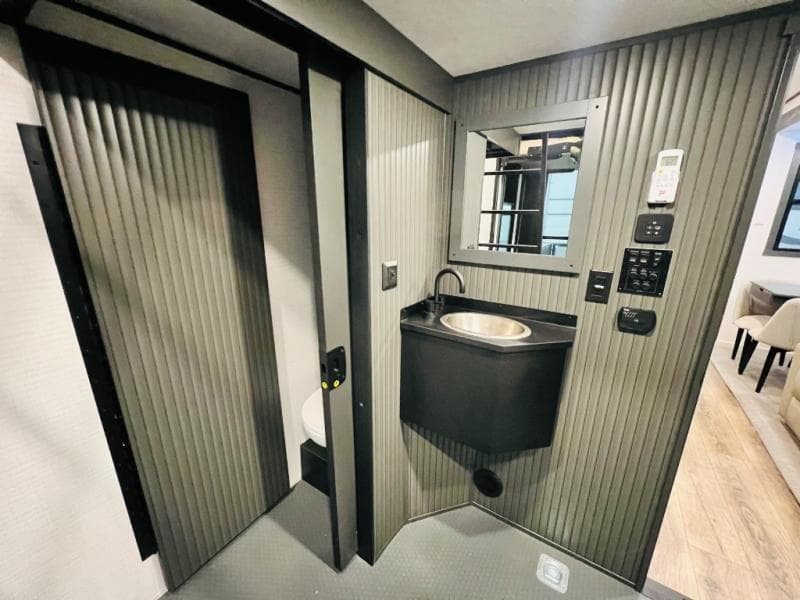 2026 Forest River 2026 Forest River Xlr Nitro Toy Hauler - thumbnail 36