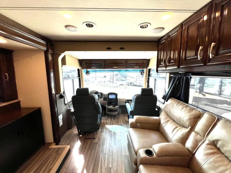 2019 Thor Motor Coach 2019 Thor Motor Coach Palazzo - thumbnail 19