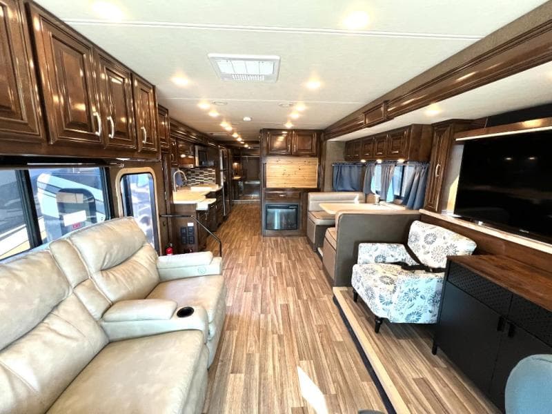 2019 Thor Motor Coach 2019 Thor Motor Coach Palazzo - thumbnail 28