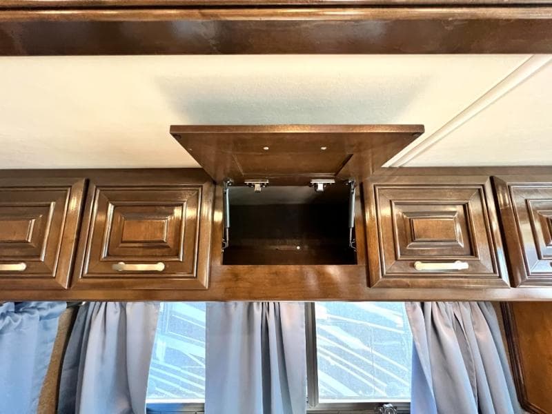 2019 Thor Motor Coach 2019 Thor Motor Coach Palazzo - thumbnail 33