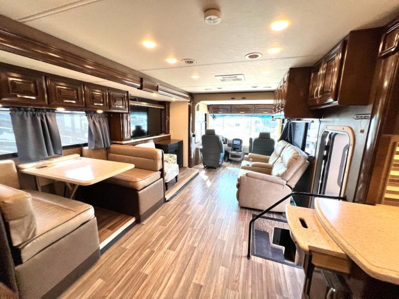 2019 Thor Motor Coach 2019 Thor Motor Coach Palazzo - thumbnail 43