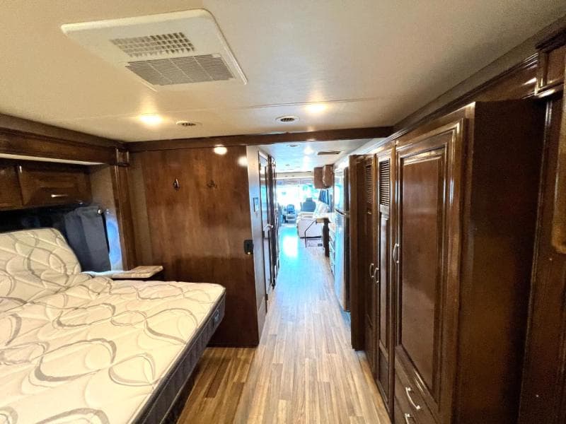 2019 Thor Motor Coach 2019 Thor Motor Coach Palazzo - thumbnail 57