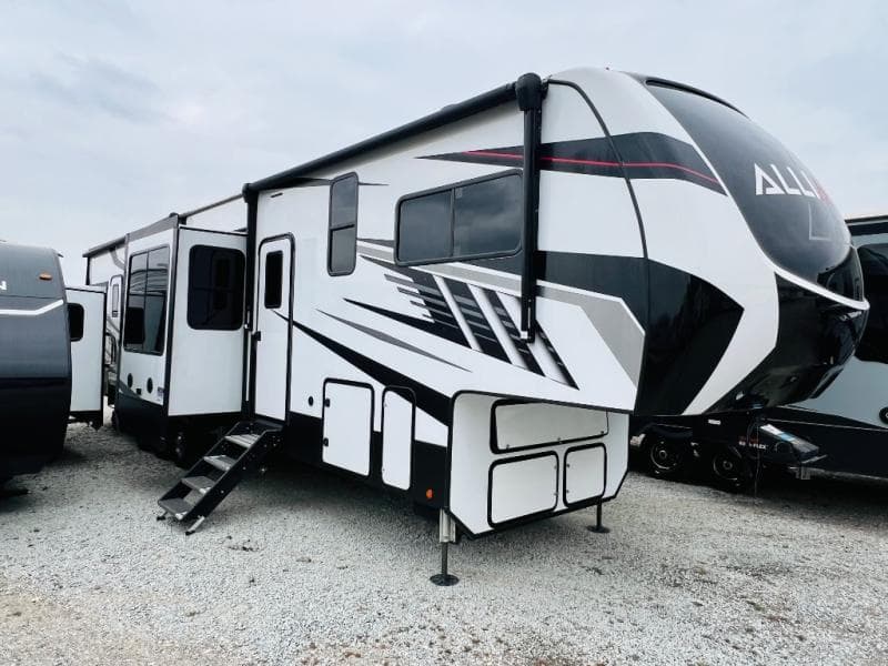 2023 Alliance Valor 43V13