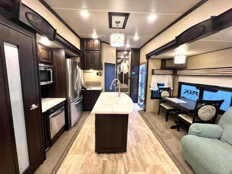 2017 Palomino 2017 Palomino Columbus - thumbnail 24