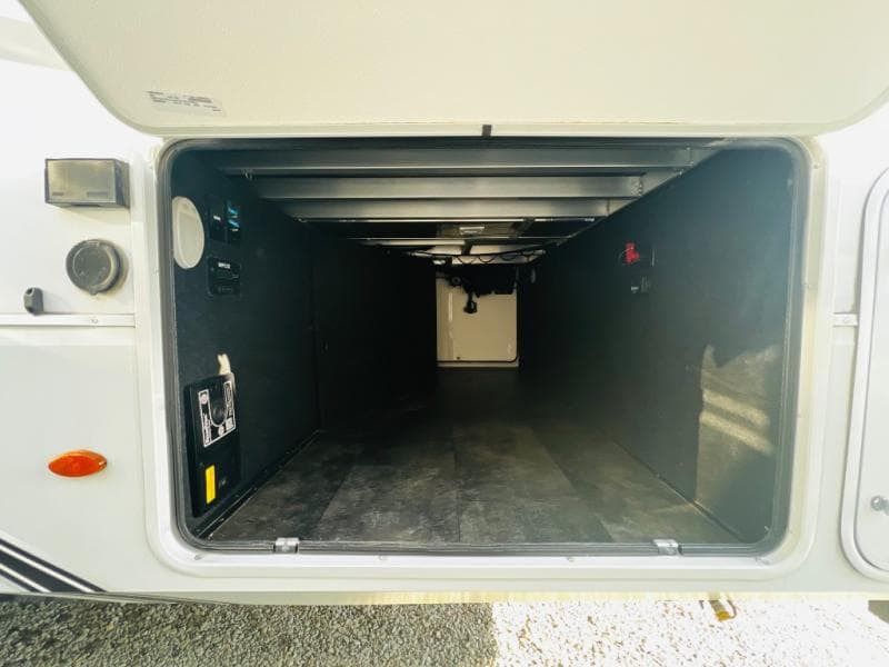 2023 Grand Design 2023 Grand Design Solitude - thumbnail 9