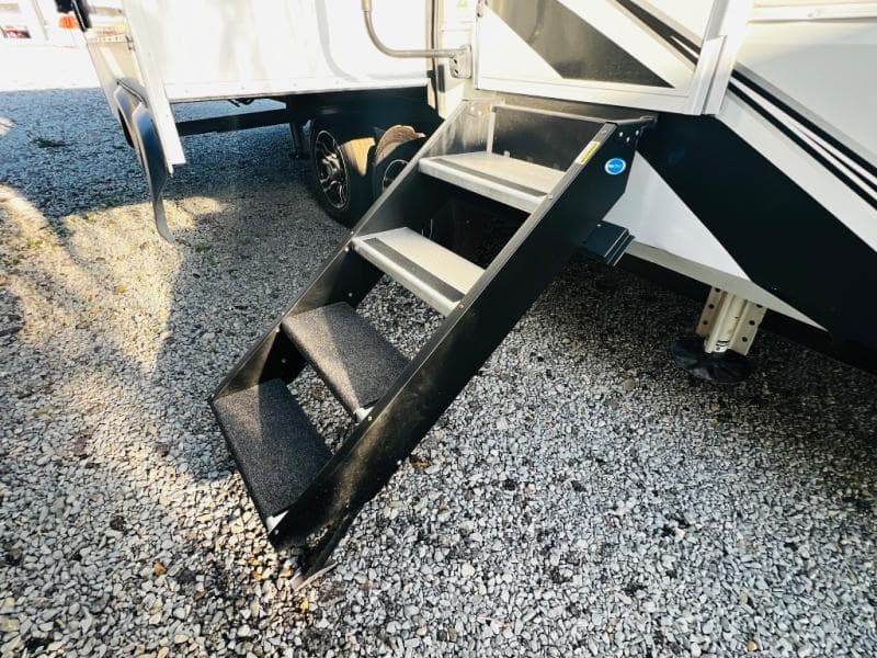 2023 Grand Design 2023 Grand Design Solitude - thumbnail 11