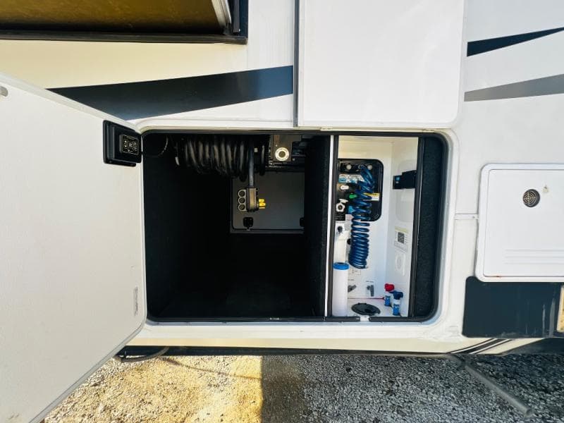 2023 Grand Design 2023 Grand Design Solitude - thumbnail 12