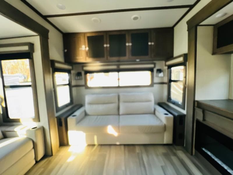 2023 Grand Design 2023 Grand Design Solitude - thumbnail 18