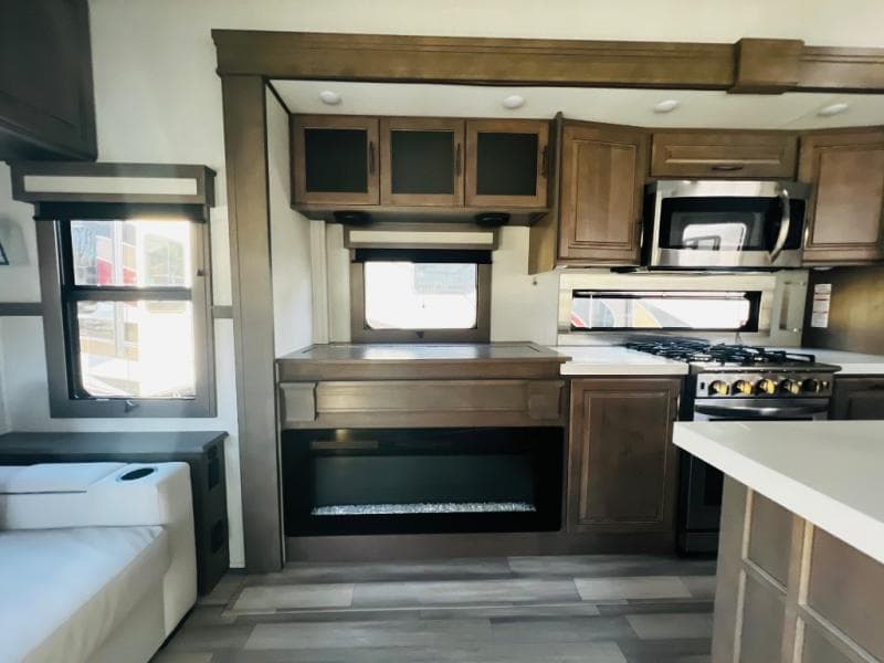 2023 Grand Design 2023 Grand Design Solitude - thumbnail 19