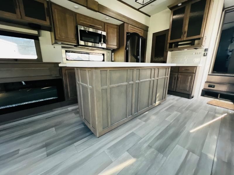 2023 Grand Design 2023 Grand Design Solitude - thumbnail 20