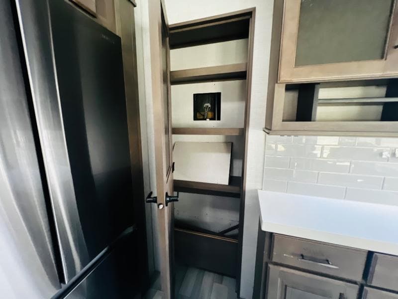 2023 Grand Design 2023 Grand Design Solitude - thumbnail 24