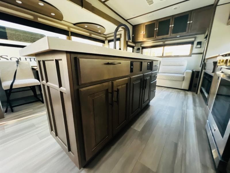 2023 Grand Design 2023 Grand Design Solitude - thumbnail 25