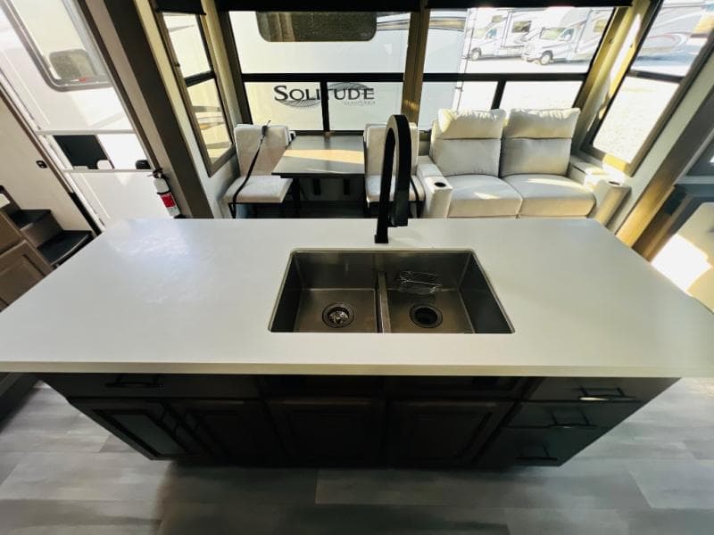 2023 Grand Design 2023 Grand Design Solitude - thumbnail 26
