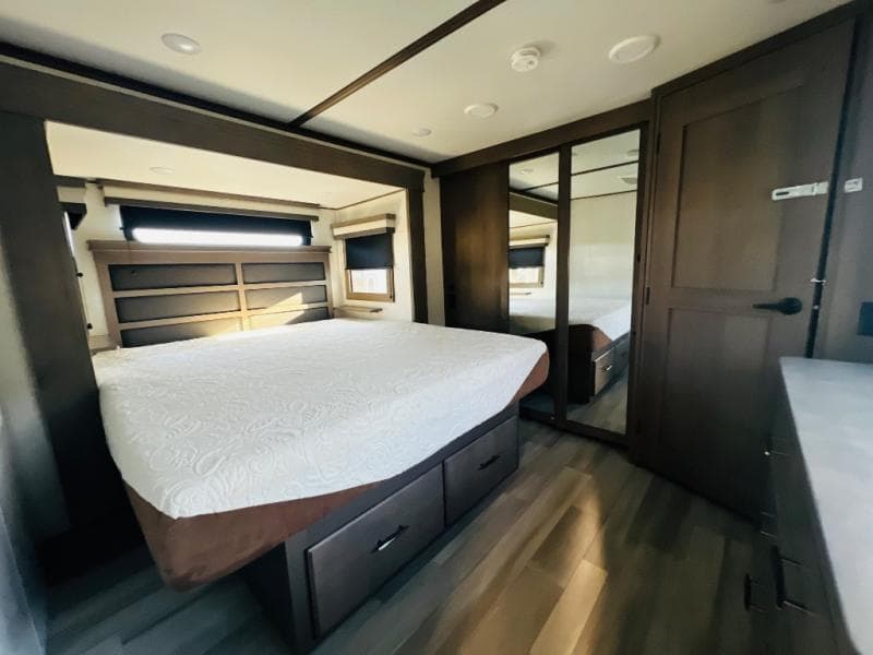 2023 Grand Design 2023 Grand Design Solitude - thumbnail 32