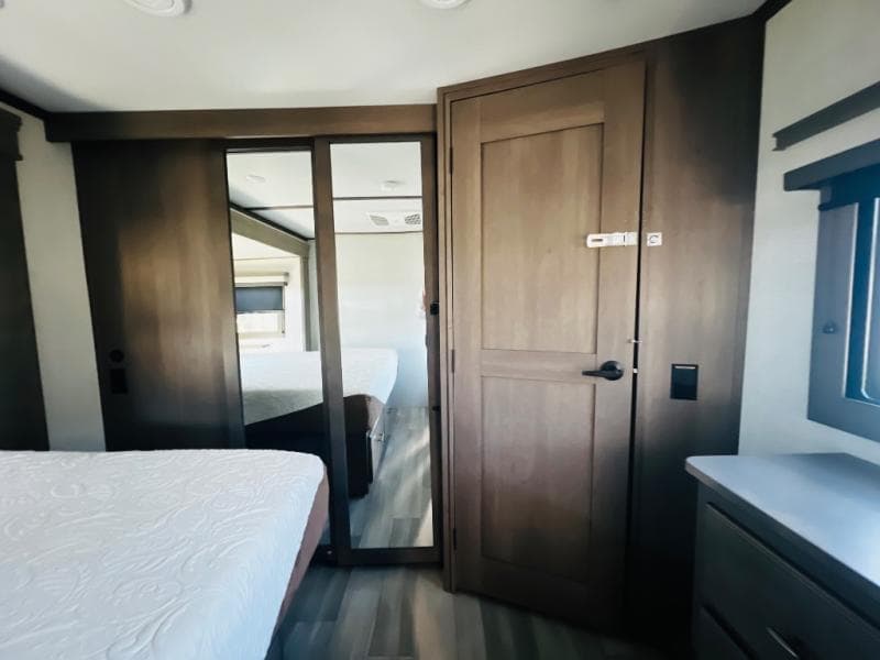 2023 Grand Design 2023 Grand Design Solitude - thumbnail 34