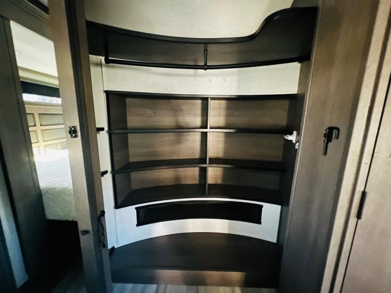 2023 Grand Design 2023 Grand Design Solitude - thumbnail 35