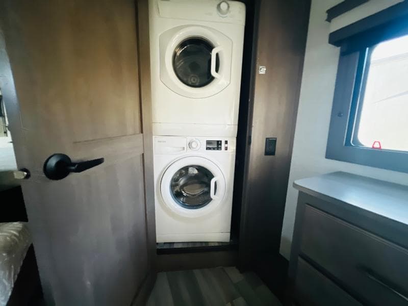 2023 Grand Design 2023 Grand Design Solitude - thumbnail 36