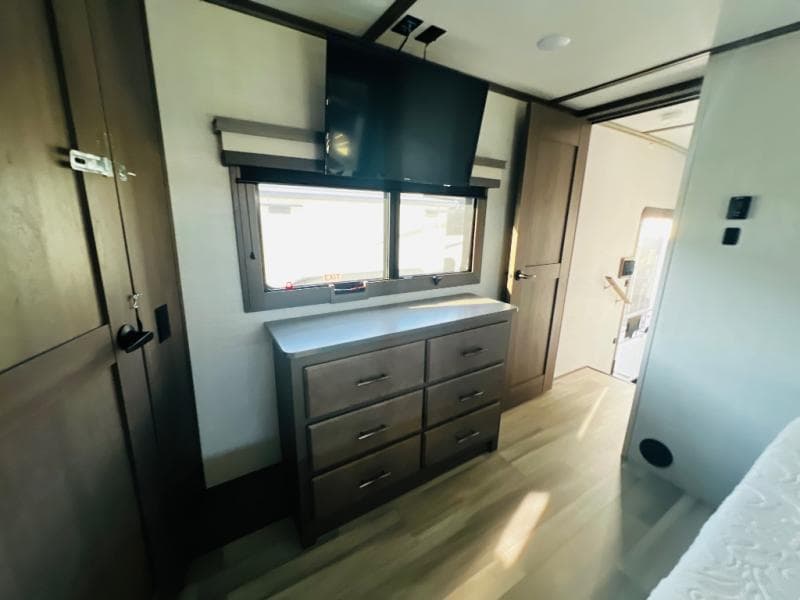 2023 Grand Design 2023 Grand Design Solitude - thumbnail 37