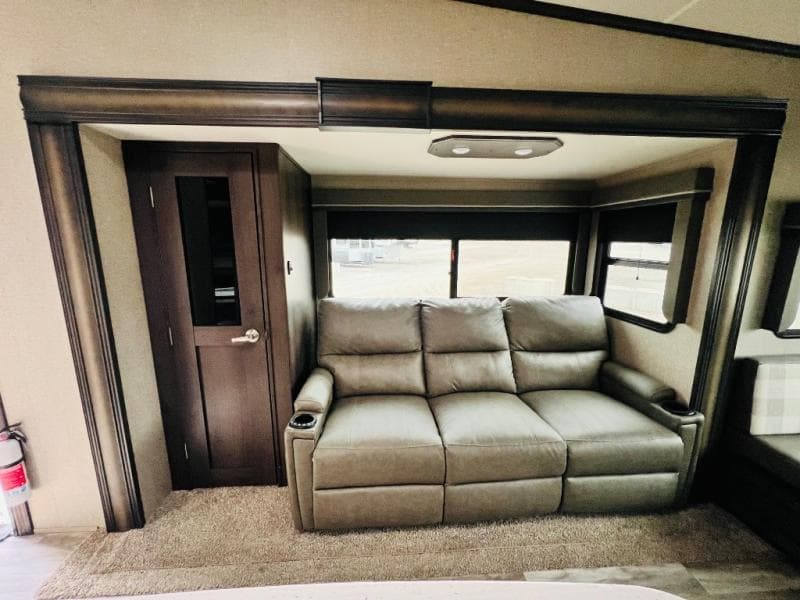 2022 Grand Design 2022 Grand Design Reflection - thumbnail 10