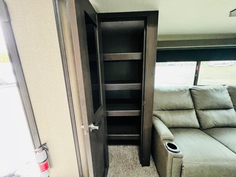 2022 Grand Design 2022 Grand Design Reflection - thumbnail 11