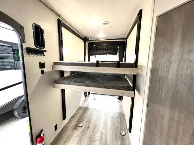 2025 Coachmen 2025 Coachmen Catalina Trail Blazer - thumbnail 4