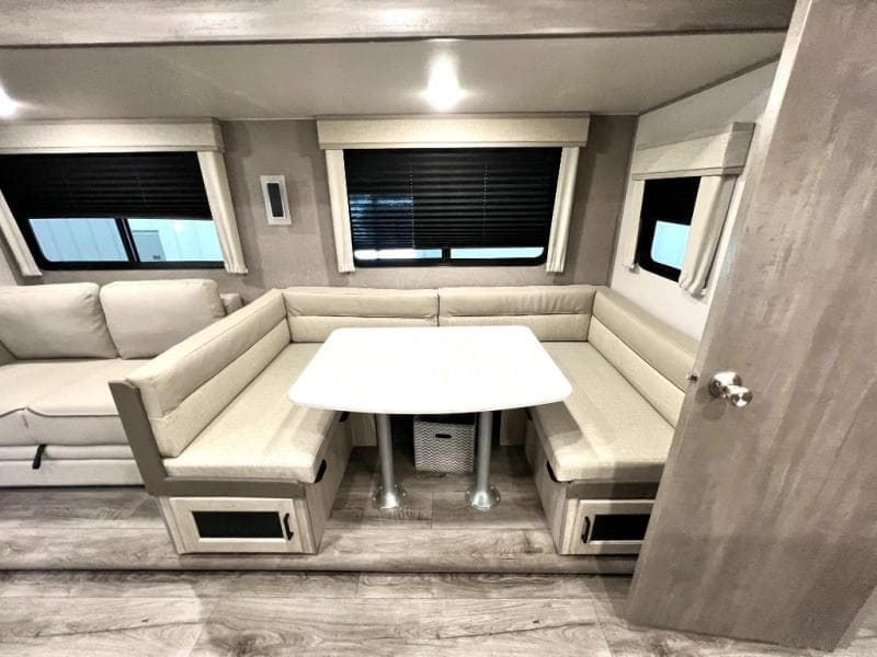 2025 Coachmen 2025 Coachmen Catalina Trail Blazer - thumbnail 32