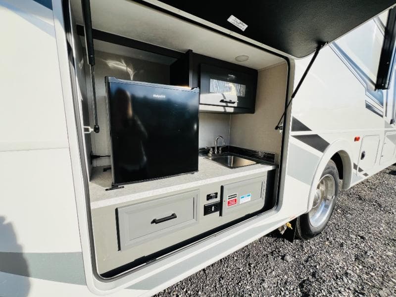 2024 Coachmen 2024 Coachmen Mirada - thumbnail 14