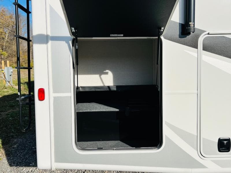 2024 Coachmen 2024 Coachmen Mirada - thumbnail 15