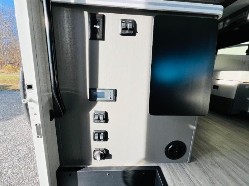 2024 Coachmen 2024 Coachmen Mirada - thumbnail 17