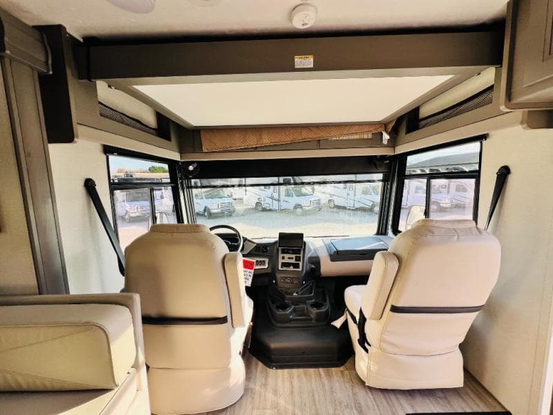 2024 Coachmen 2024 Coachmen Mirada - thumbnail 18