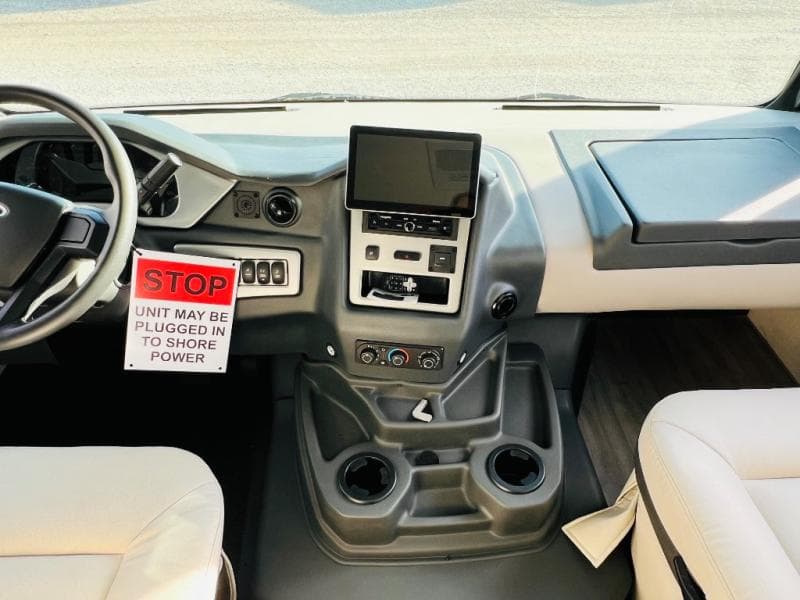 2024 Coachmen 2024 Coachmen Mirada - thumbnail 20