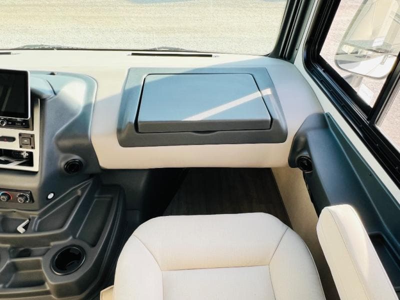 2024 Coachmen 2024 Coachmen Mirada - thumbnail 21