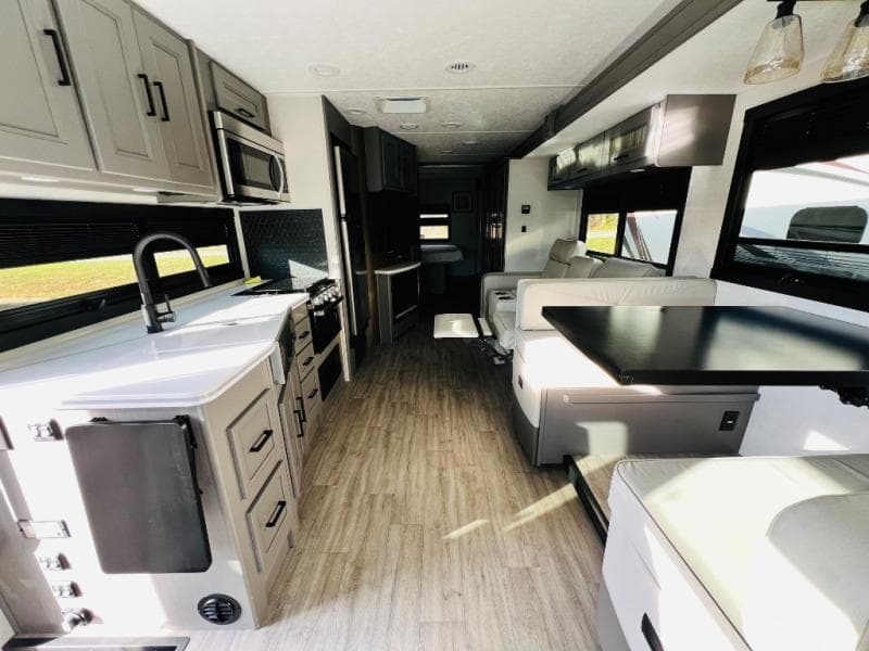 2024 Coachmen 2024 Coachmen Mirada - thumbnail 23