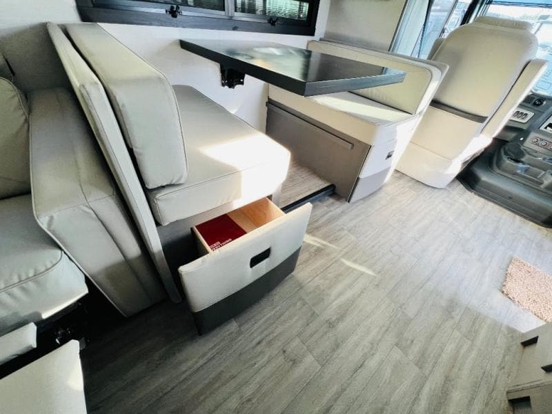 2024 Coachmen 2024 Coachmen Mirada - thumbnail 26