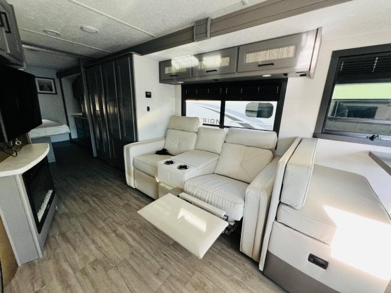 2024 Coachmen 2024 Coachmen Mirada - thumbnail 27