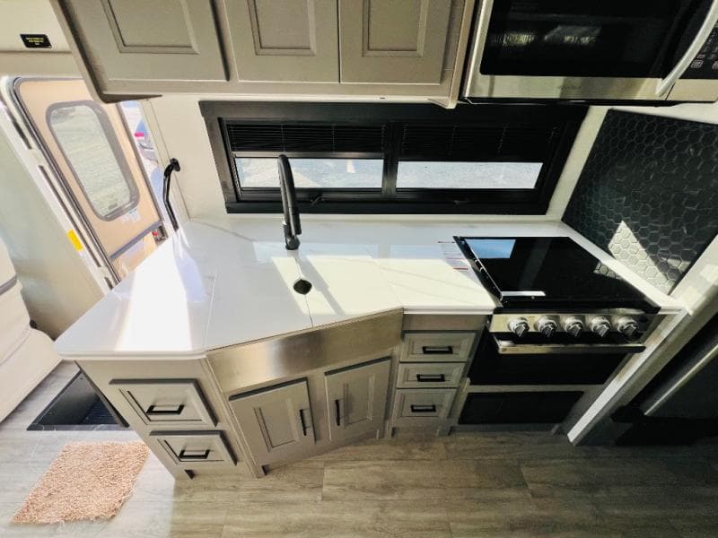 2024 Coachmen 2024 Coachmen Mirada - thumbnail 32