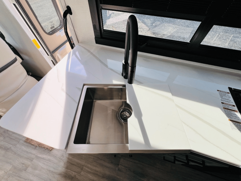 2024 Coachmen 2024 Coachmen Mirada - thumbnail 33