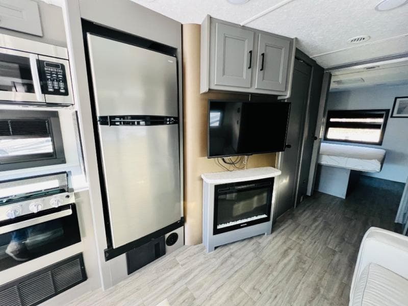 2024 Coachmen 2024 Coachmen Mirada - thumbnail 34